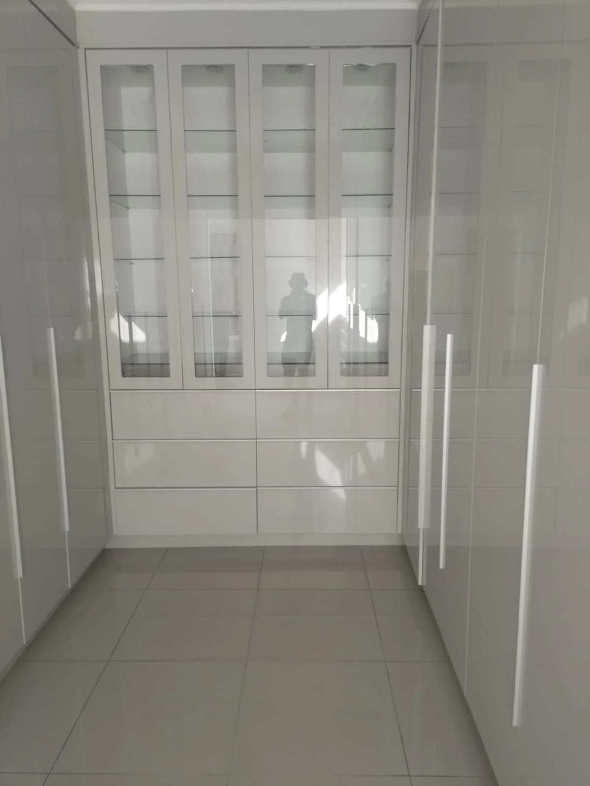 White display cupboards and bedroom storage by Z J Ceiling and Kitchen Masters