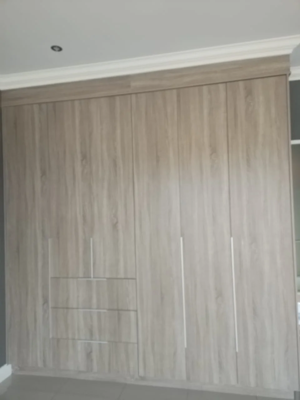 Wood-effect fitted wardrobe by Z J Ceiling and Kitchen Masters